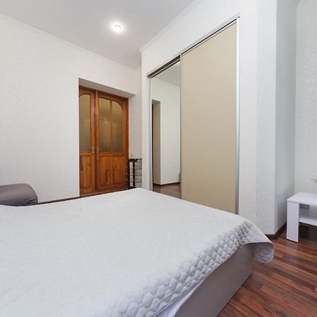 Apartment Zhukovskogo 17 Odessa Exterior foto